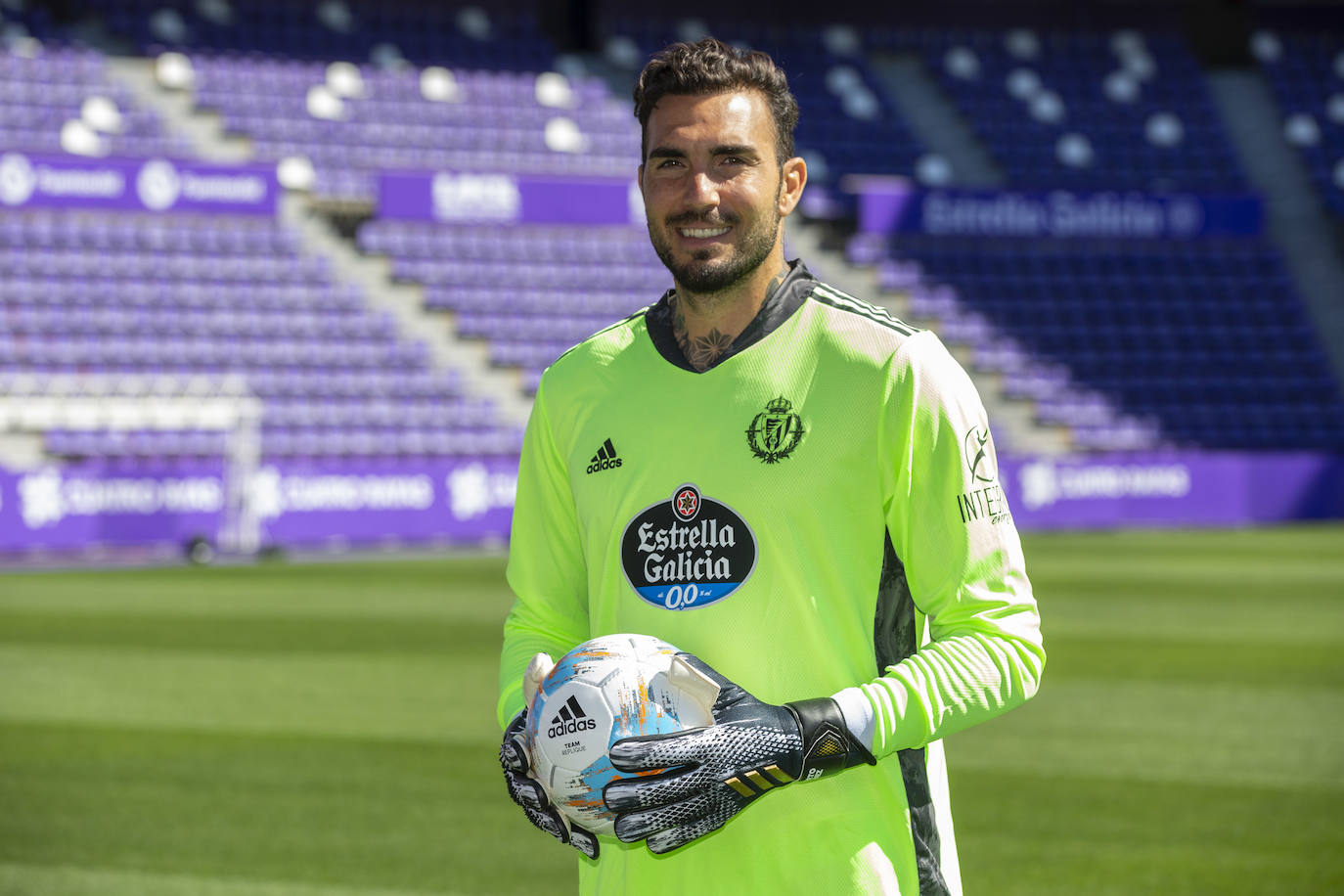 Presentación del portero del Real Valladolid Roberto Jiménez. 