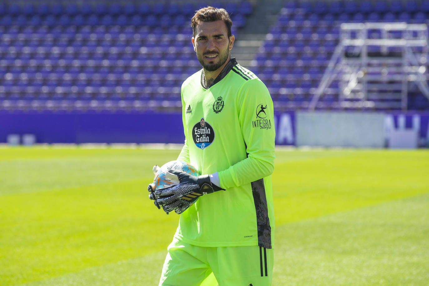 Presentación del portero del Real Valladolid Roberto Jiménez. 