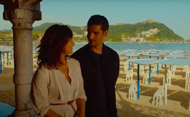 Gina Gershon y Louis Garrel en la Playa de la Concha.