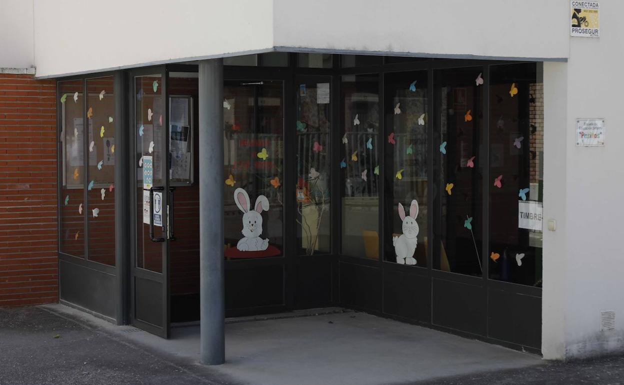 Entrada de la Escuela Infantil Municipal 'Pasitos' de Peñafiel.