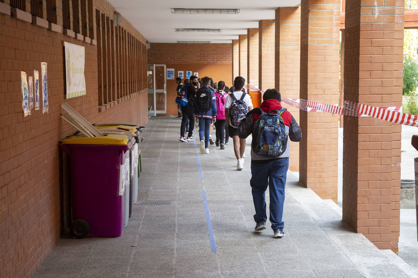 Primer día de los alumnos de Secundaria y Bachillerato en el IES Ribera de Castilla.