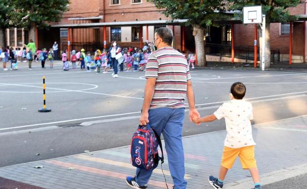 Un total de 116 centros educativos y 199 aulas han cerrado desde el inicio de curso en toda España 