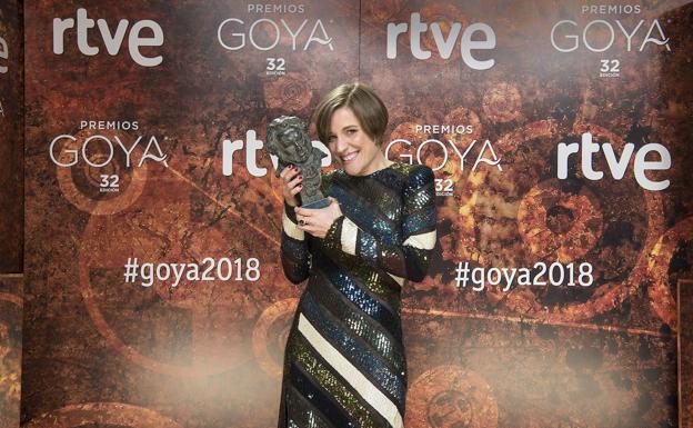 Carla Simón, con el Goya a la mejor dirección novel.