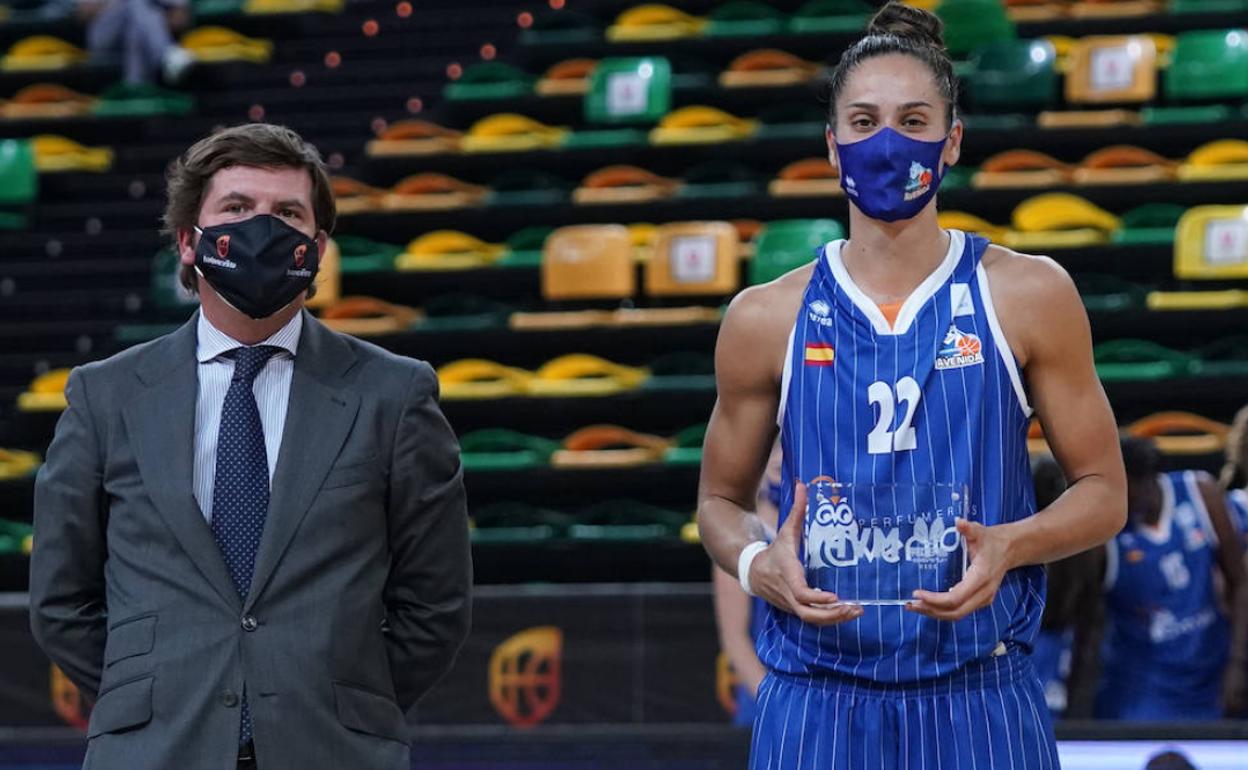 Milic, a la derecha, con el MVP de la Supercopa. 