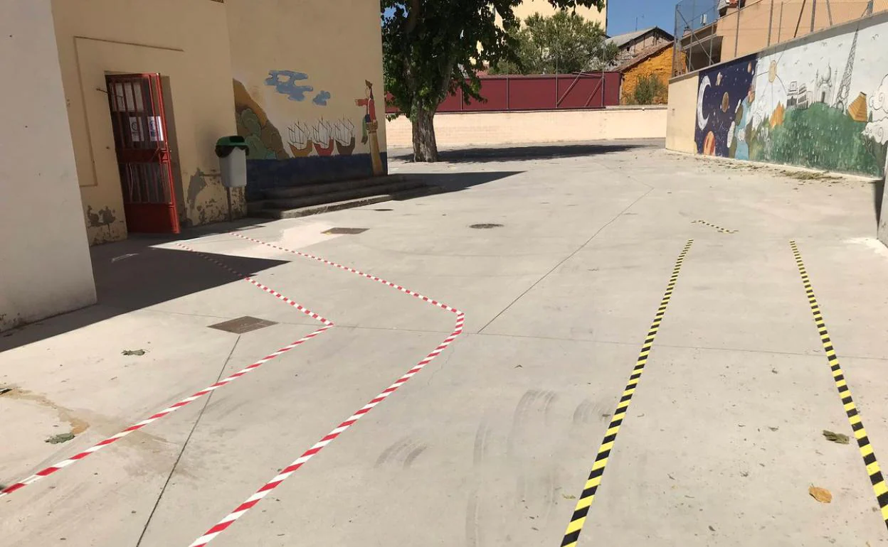 Patio delimitado del colegio Pinoduero de Tudela de Duero. 