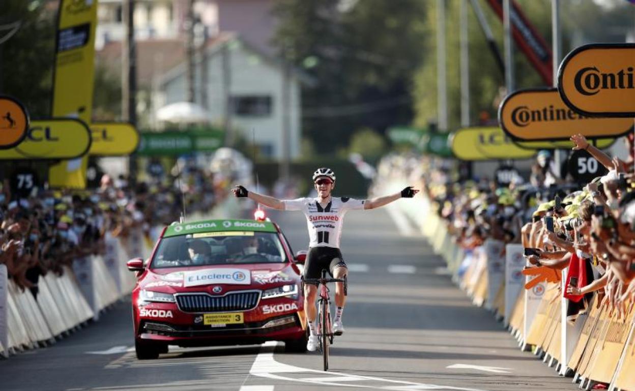 Kragh Andersen celebra su victoria en la 19ª etapa del Tour. 