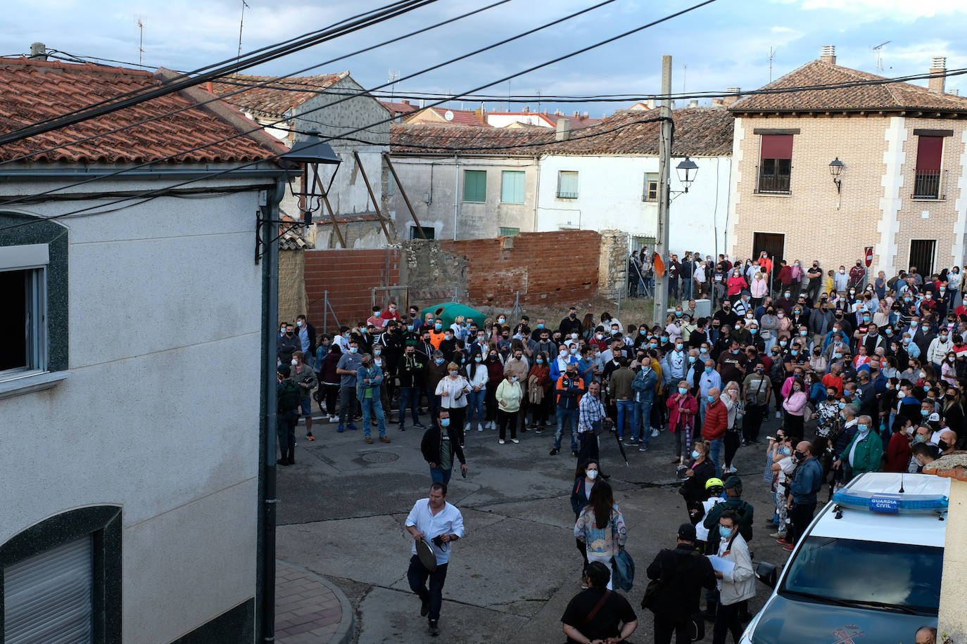 Fotos: Una protesta vecinal en Renedo consigue echar a la familia de okupas