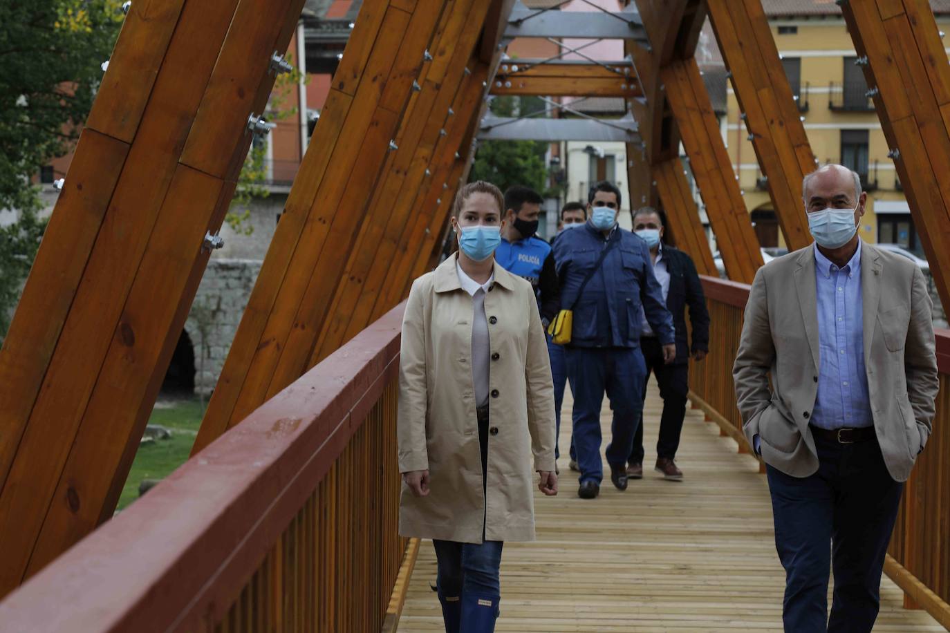 La Confederación Hidrográfica del Duero entrega al Ayuntamiento de Peñafiel las obras de este puente peatonal incluido en la Senda del Duero