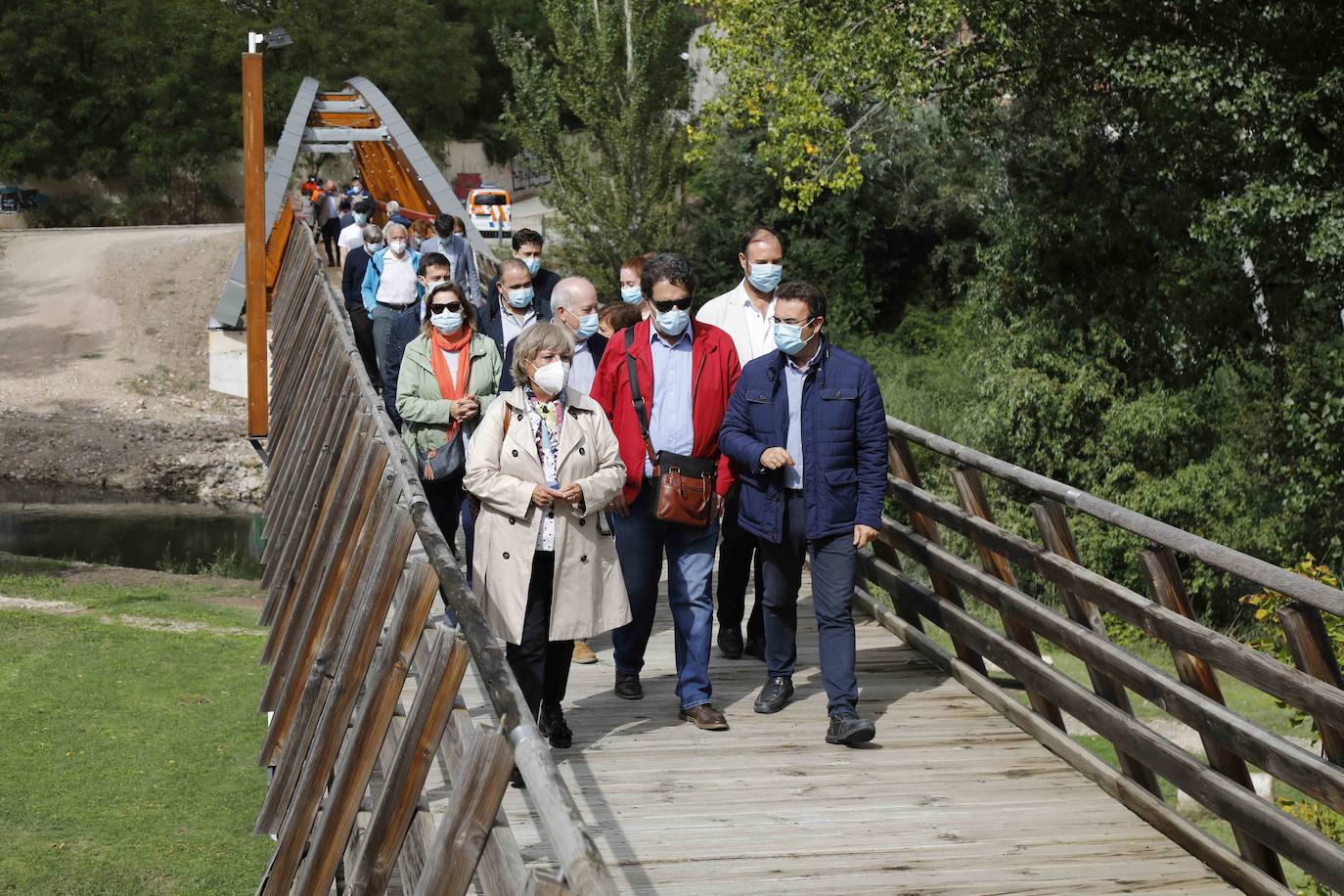 La Confederación Hidrográfica del Duero entrega al Ayuntamiento de Peñafiel las obras de este puente peatonal incluido en la Senda del Duero