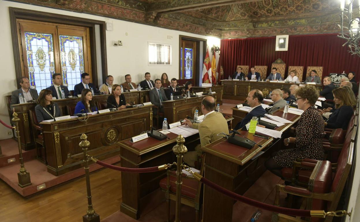 Reunión del pleno de la Diputación Provincial de Valladolid antes de la pandemia.