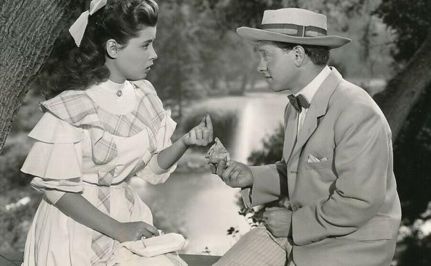 Gloria DeHaven y Mickey Rooney, en 'Summer Holiday'.