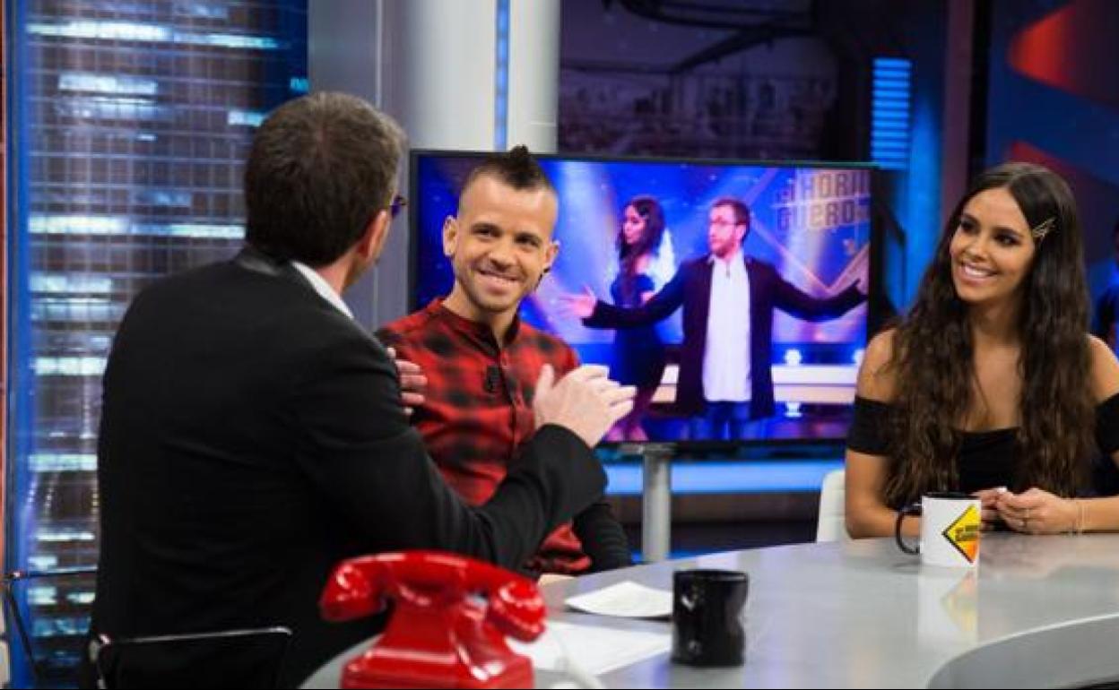 David Muñoz (centro) con Cristina Pedroche y Pablo Motos en 'El Hormiguero'. 