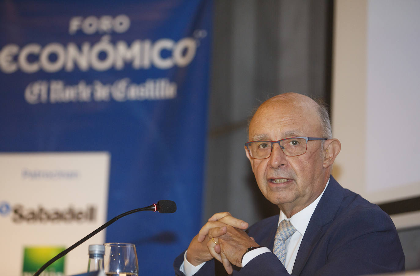 Asistentes al Foro Económico de El Norte que ha inaugurado el exministro de Hacienda Cristóbal Montoro. 