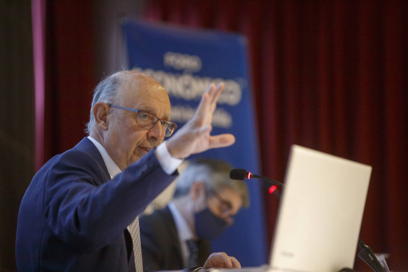 Asistentes al Foro Económico de El Norte que ha inaugurado el exministro de Hacienda Cristóbal Montoro. 