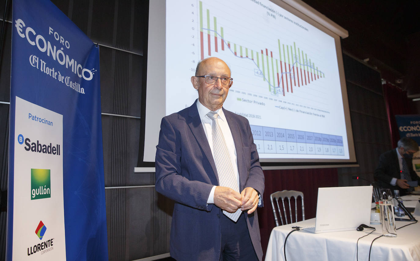 Asistentes al Foro Económico de El Norte que ha inaugurado el exministro de Hacienda Cristóbal Montoro. 