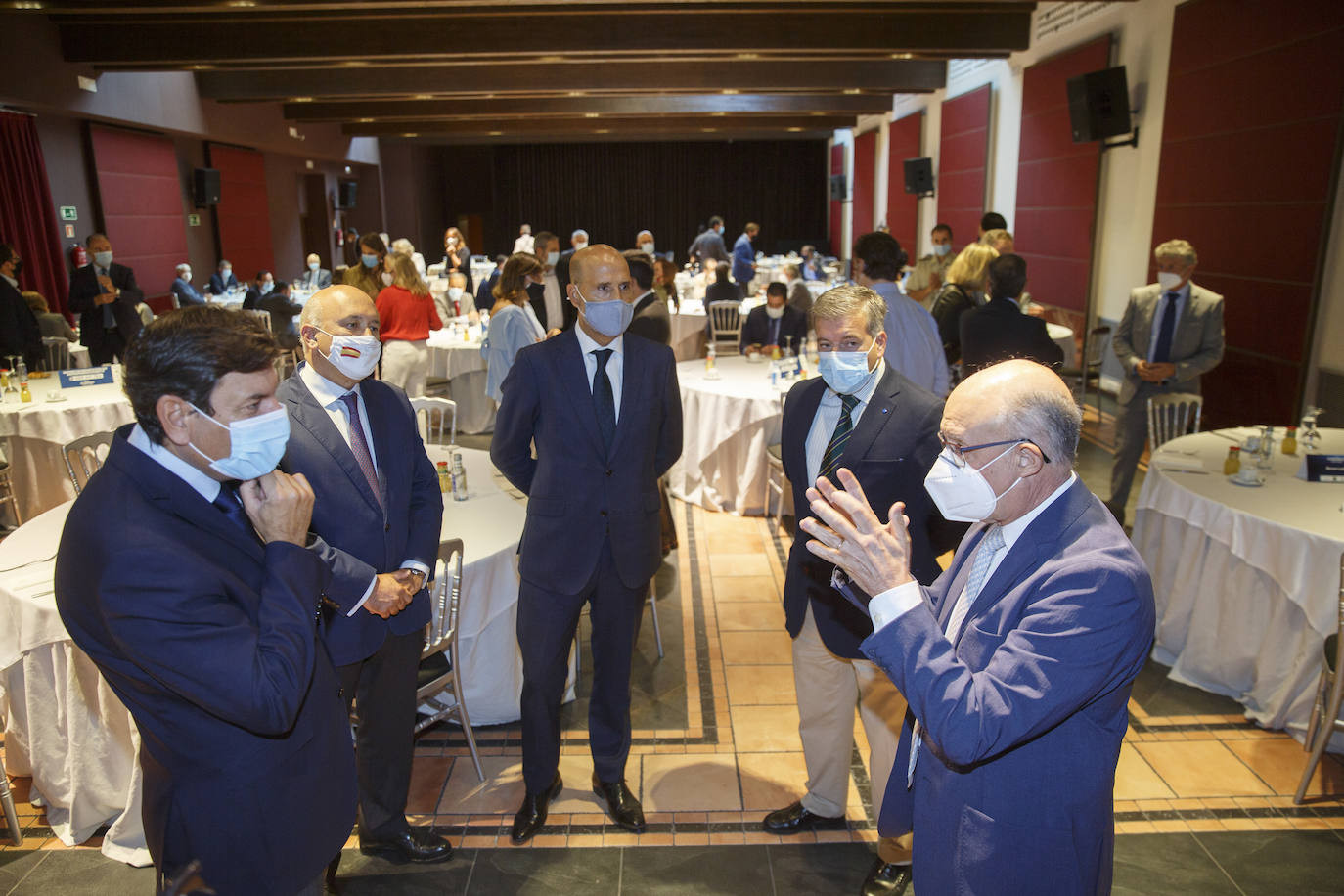 Asistentes al Foro Económico de El Norte que ha inaugurado el exministro de Hacienda Cristóbal Montoro. 