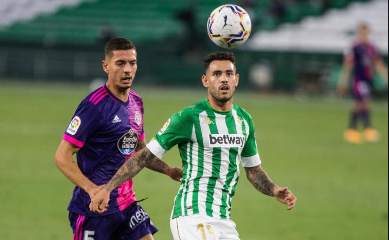 Javi Sánchez (izquierda), junto a Sanabria, en el Betis-Real Valladolid de la pasada jornada.