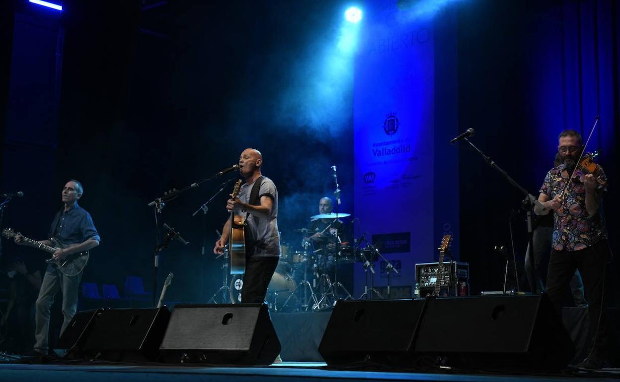 Celtas Cortos durante su actuación.