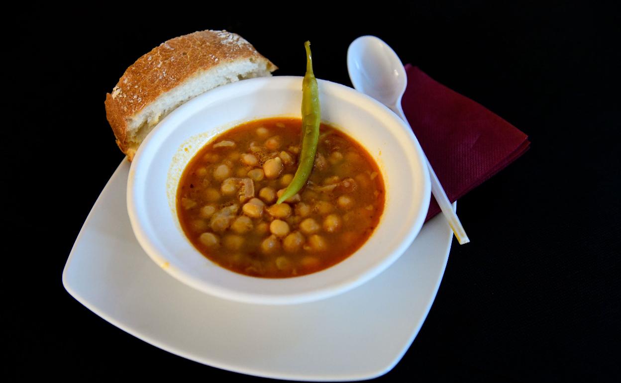 Un plato de garbanzos. 