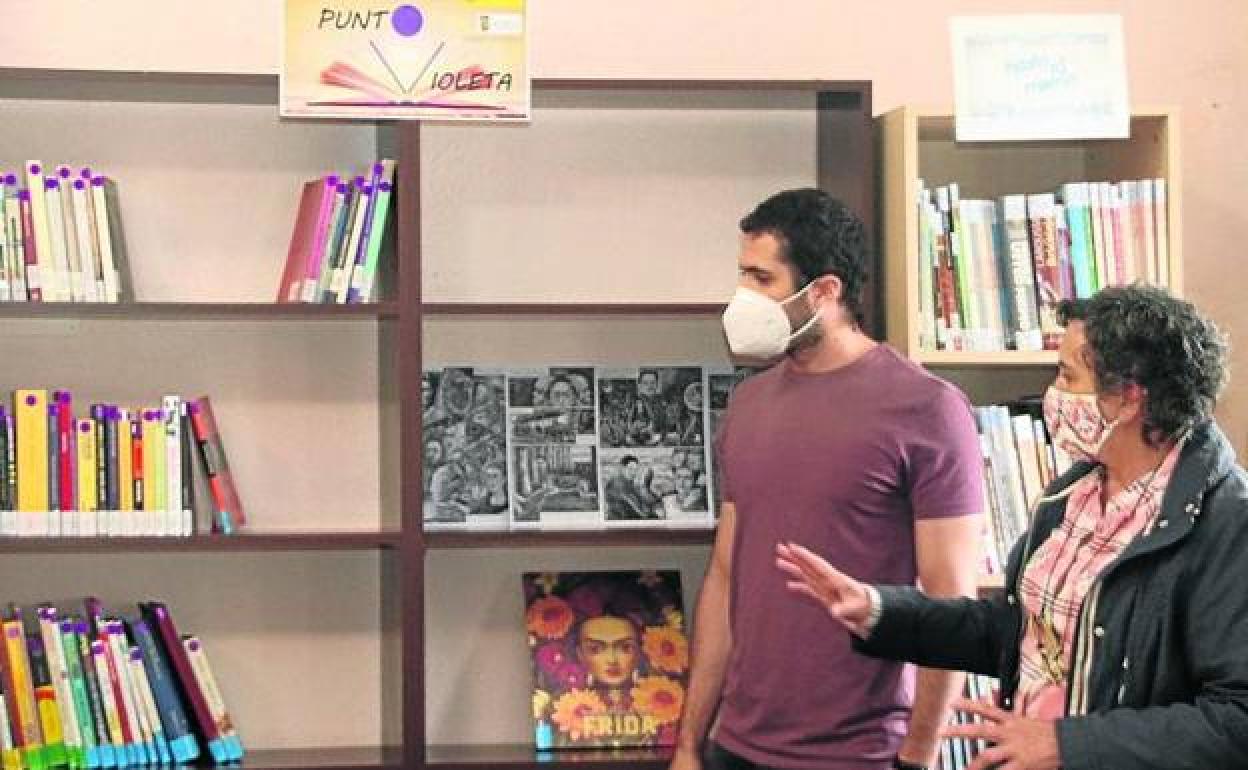 Inauguración del Punto Violeta, ayer en Cuéllar. 
