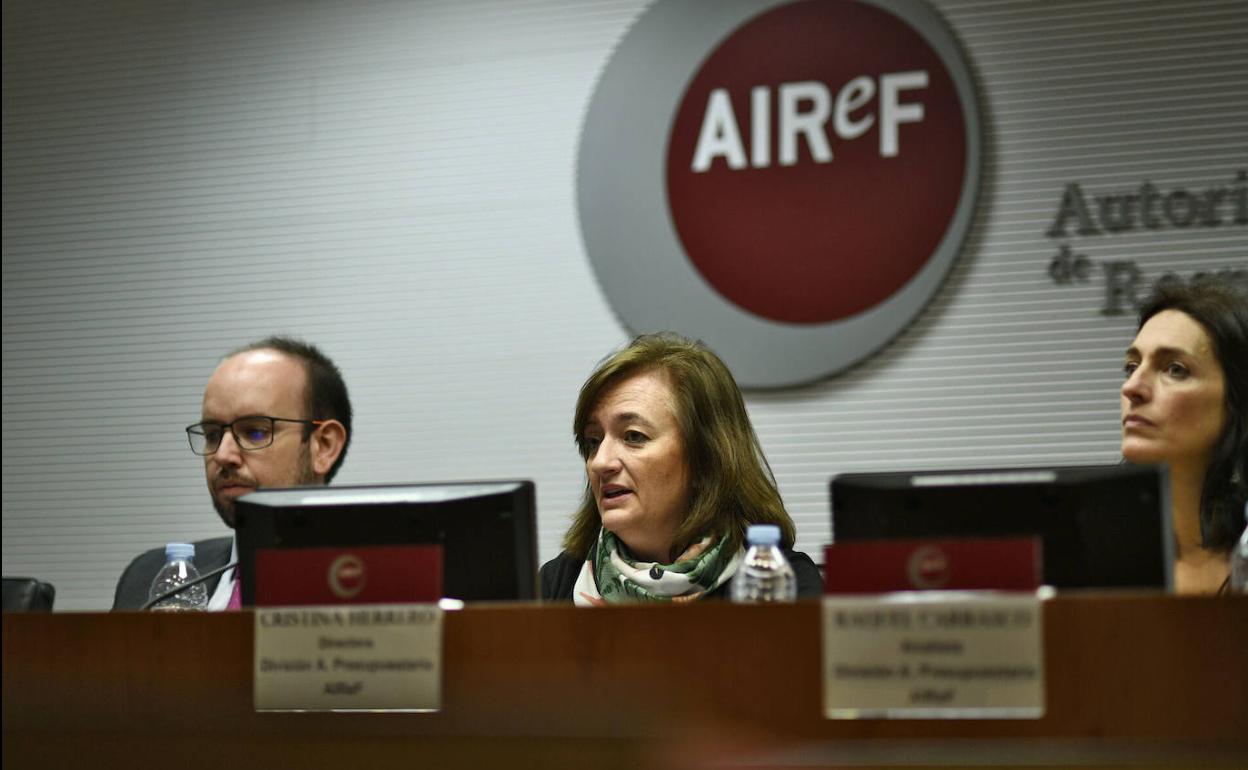 Cristina Herrero, presidenta de la AIReF, con parte de su equipo 