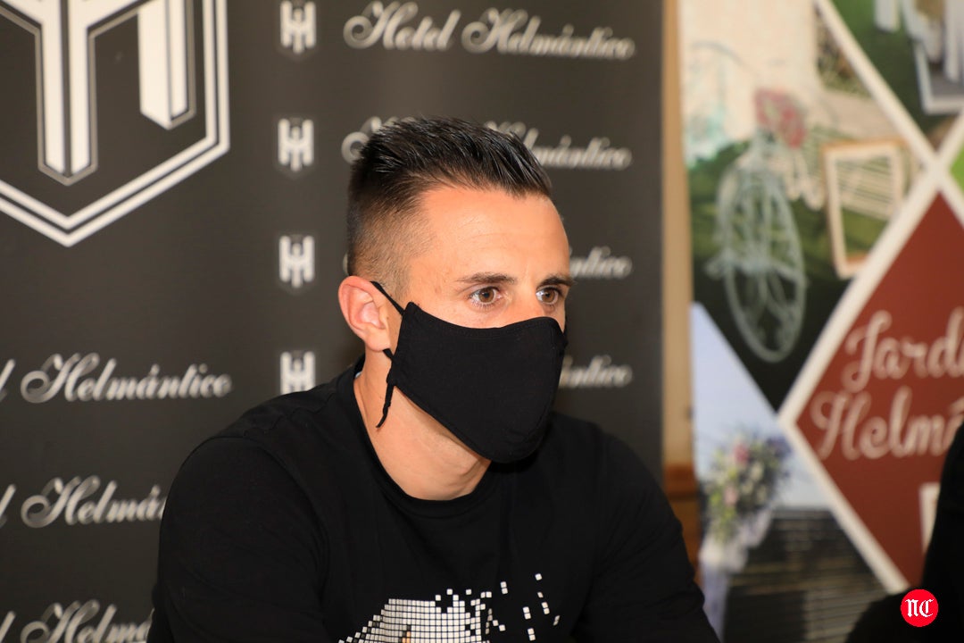 Momento de la rueda de prensa de Piojo