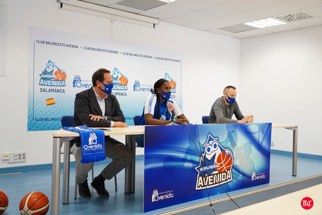 Acto de presentación de las jugadoras de Avenida.