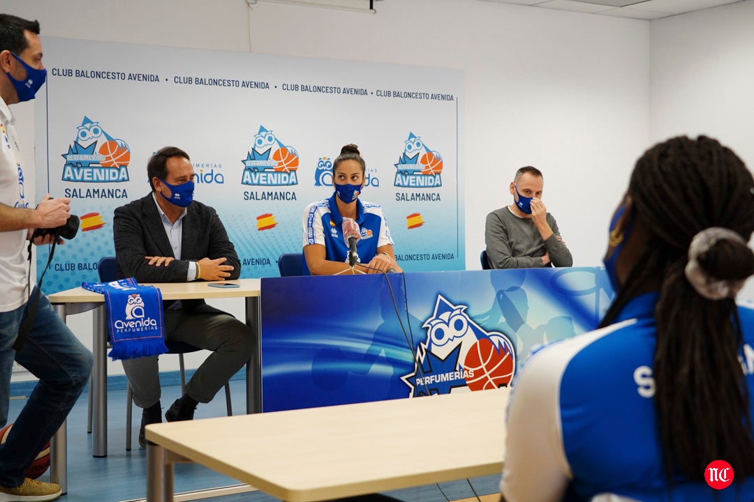 Acto de presentación de las jugadoras de Avenida.