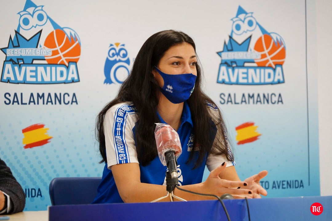 Acto de presentación de las jugadoras de Avenida.