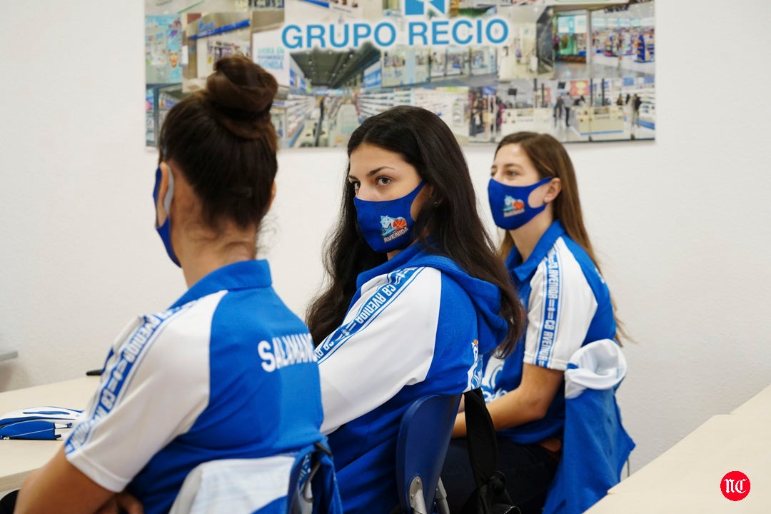 Acto de presentación de las jugadoras de Avenida.
