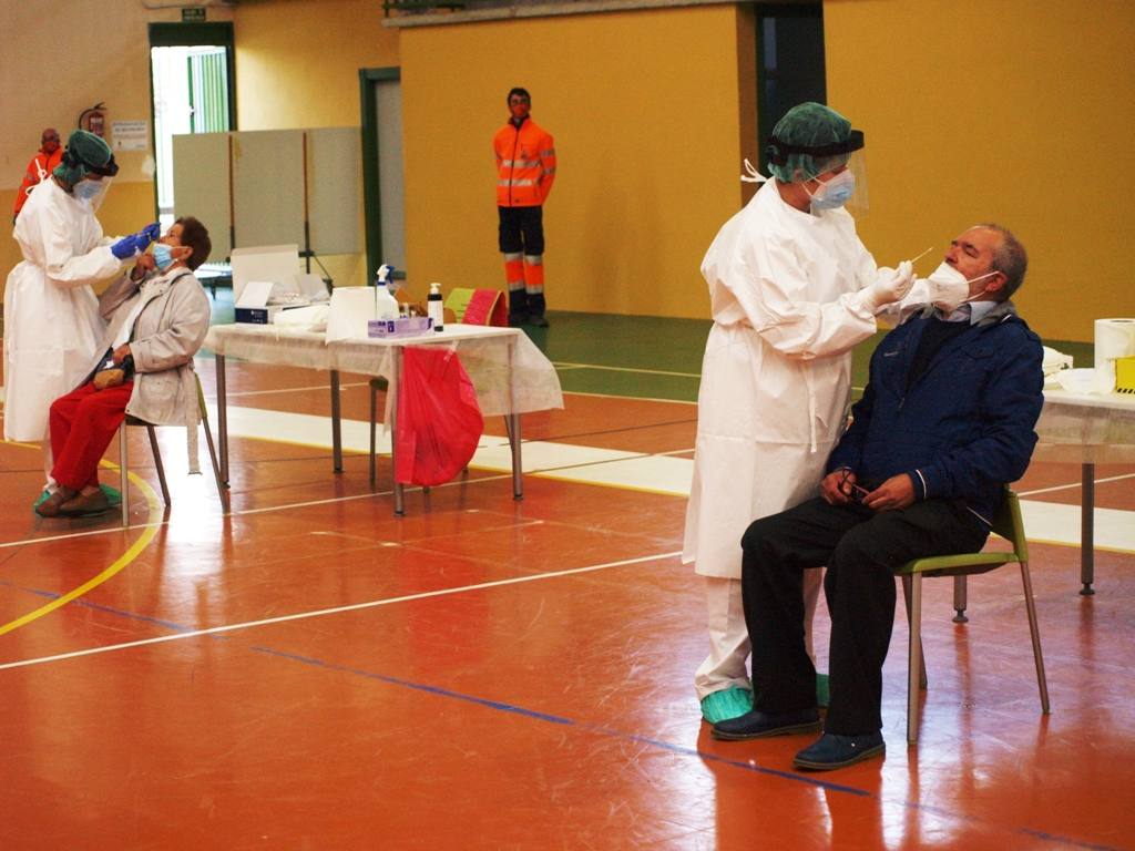 Fotos: Cribado masivo con test PCR en Pedrajas de San Esteban