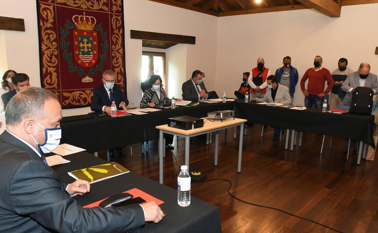 Reunión de la Mesa por León celebrada en Villablino el 29 de septiembre.