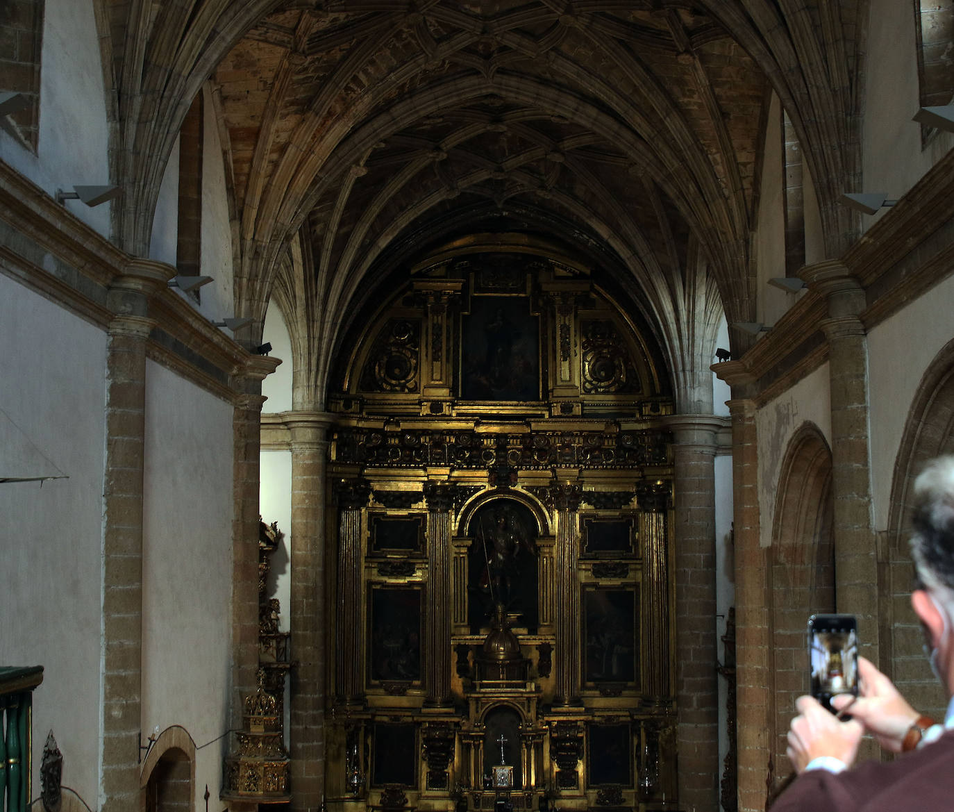 El histórico templo de San Miguel, en peligro. 