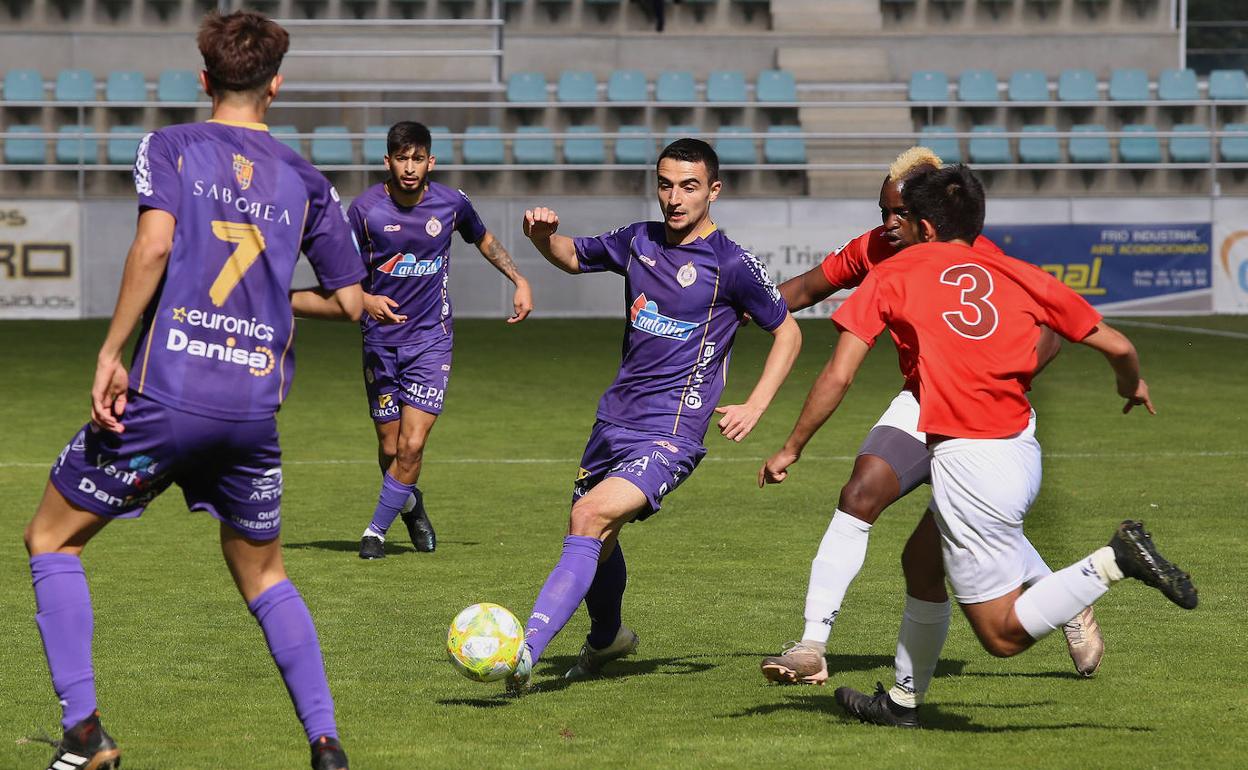 Imagen del último encuentro disputado en La Balastera. 