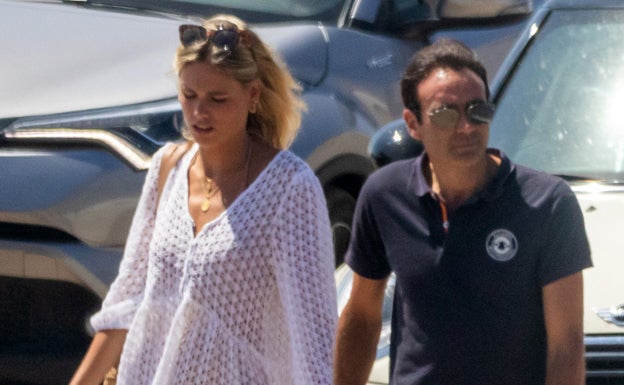 Enrique Ponce con Ana Soria el pasado verano. 
