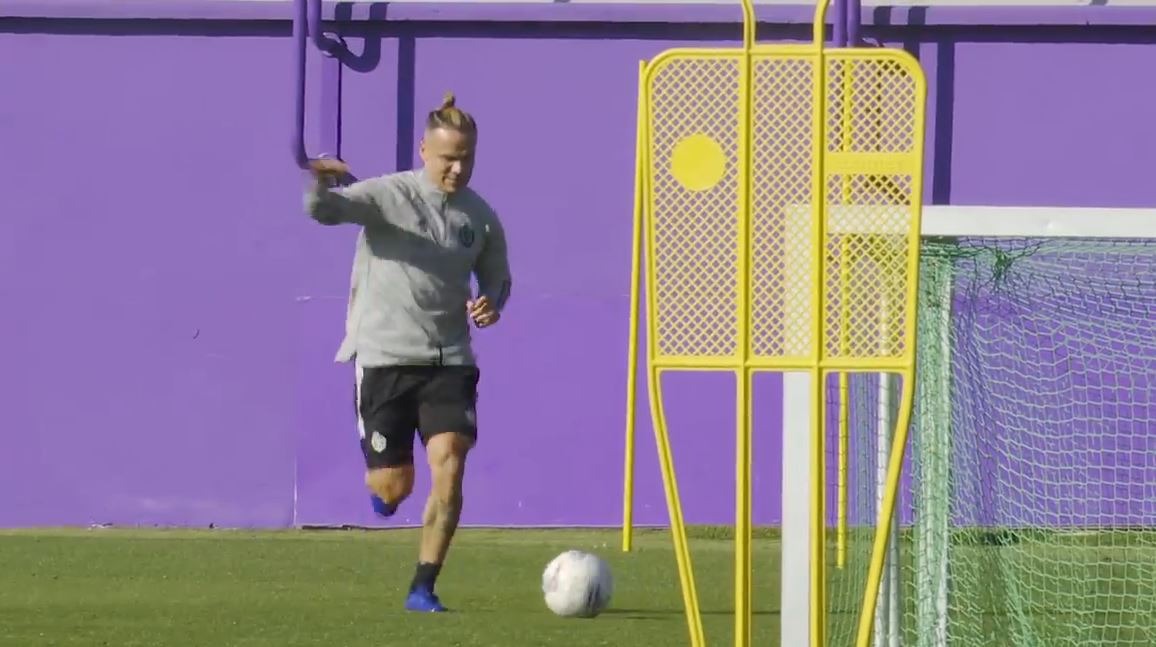 Roque Mesa, durante su primer entrenamiento con el Pucela.