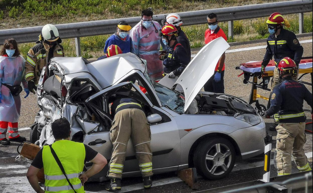 El turismo siniestrado a la altura del kilómetro 358, autovia A-11, sentido Valladolid.