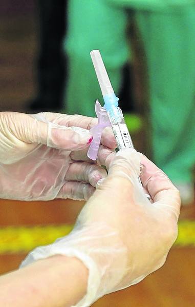 Una de las dosis de la vacuna tetravalente de alta carga antígena.