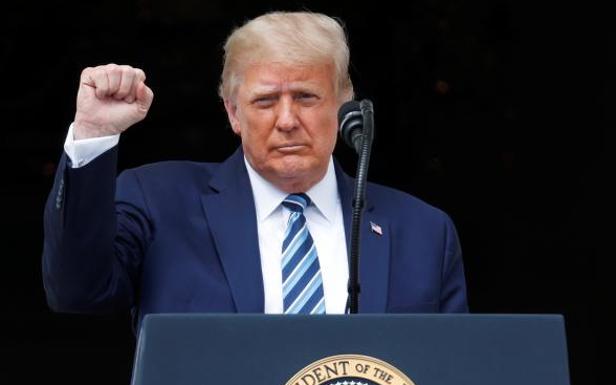 Trump, ayer, durante su intervención desde el Jardín Sur de la Casa Blanca. 