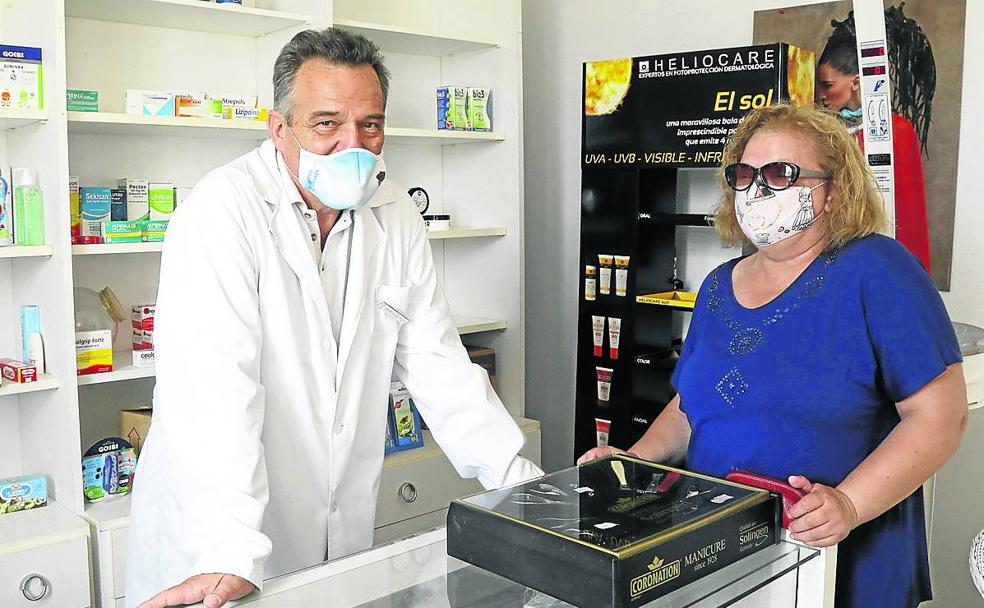 Cuando la farmacia baja la persiana en el medio rural