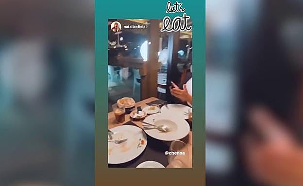Chenoa disfruta de una agradable cena junto con su amiga Natalia de OT