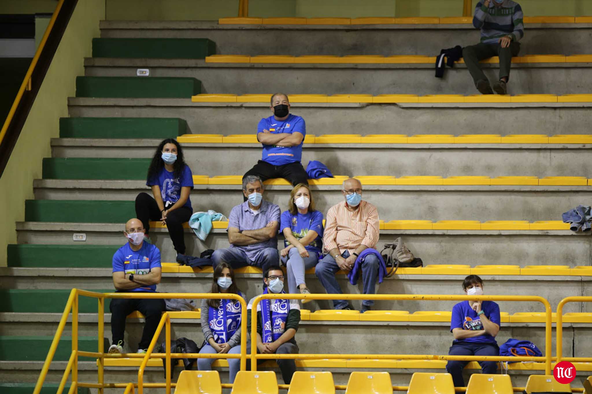 Aficionados del CB Perfumerías Avenida
