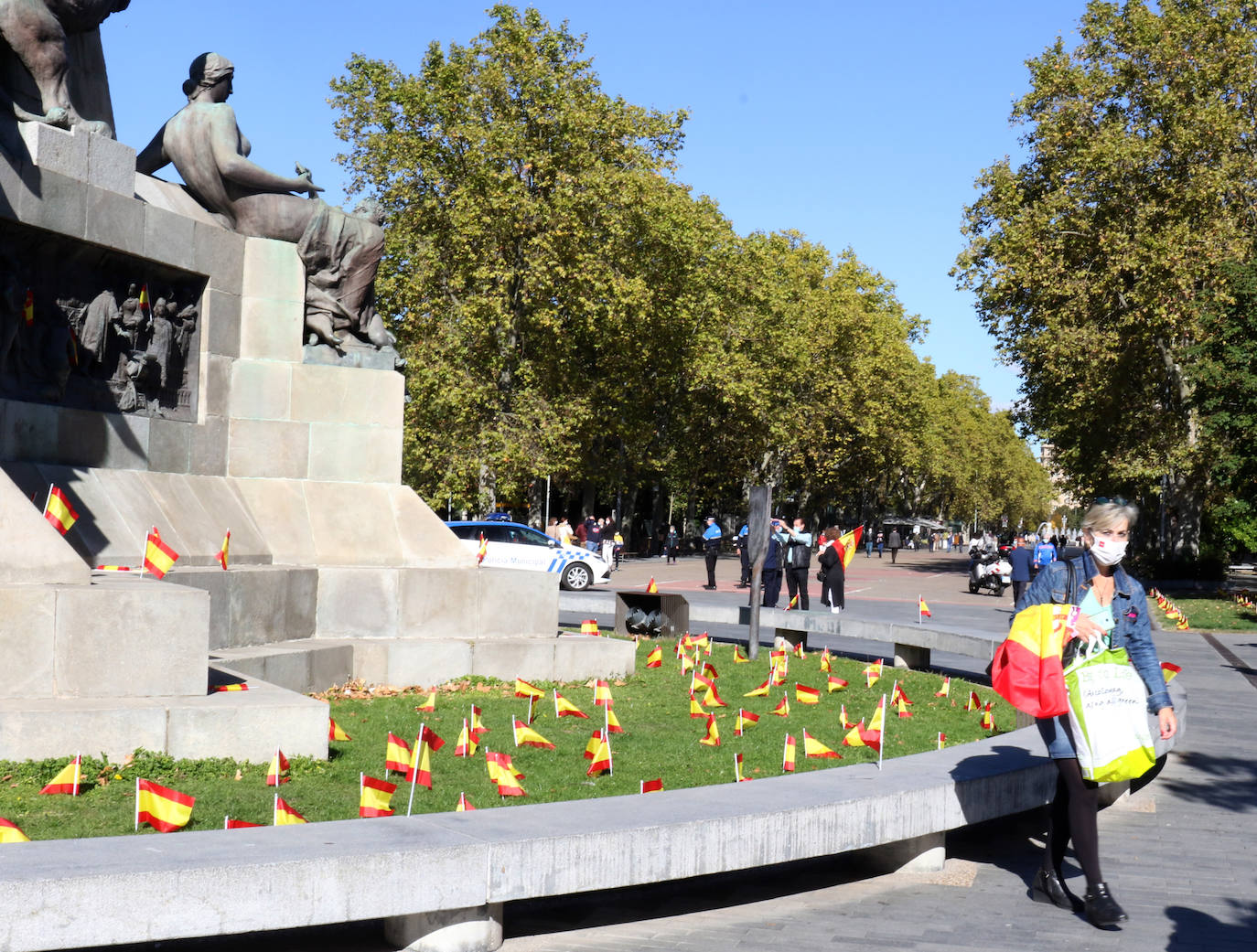 Fotos: Manifestación en Valladolid con motivo de la Fiesta Nacional