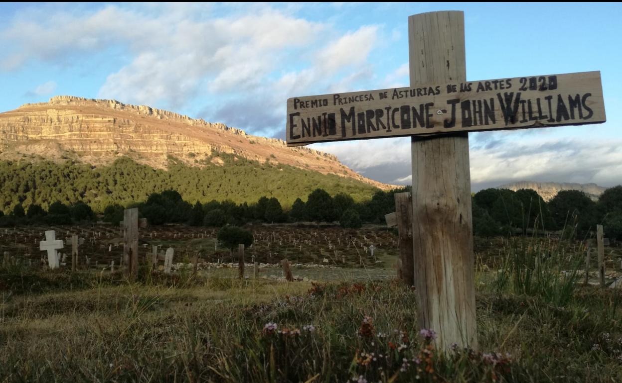 Imagen de la cruz que se ha instalado en el cementario de Sad Hill con motivo del premio Princesa de Asturias.