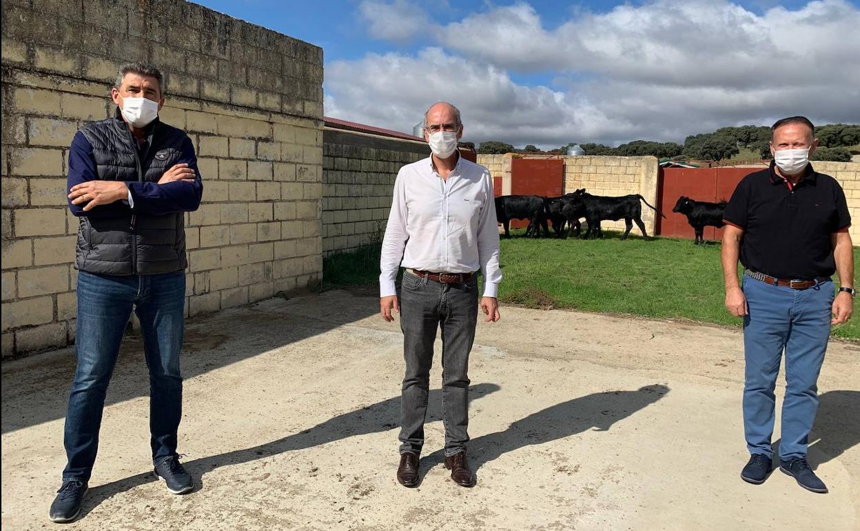 Autoridades provinciales, en Castro Enríquez. 