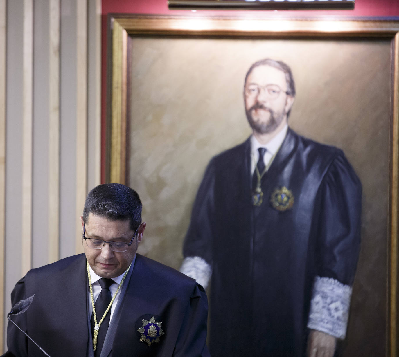 El Colegio de Abogados de Valladolid (Icava) acogió hoy la toma de posesión de Javier Martín como nuevo decano. Junto a él, juraron sus cargos para los próximos cuatro años los seis miembros de su candidatura.