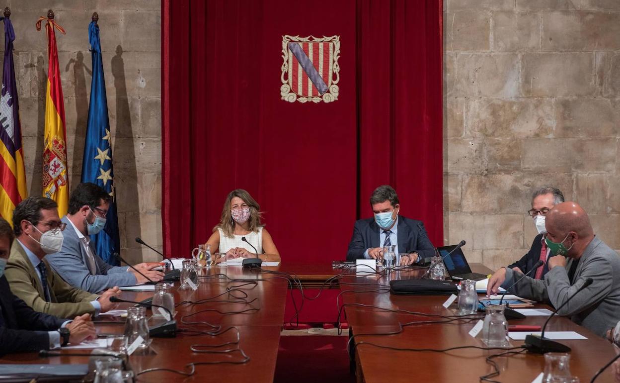 La Mesa de Diálogo Social para tratar la prolongación de los ERTE del Gobierno.