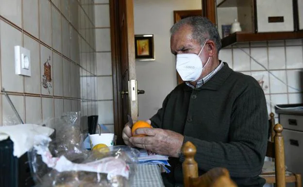 Jubilados con pies de plomo ante el «miedo al coronavirus» en Valladolid