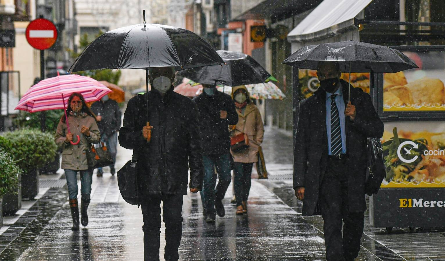 Fotos: Día de lluvia en Valladolid por el paso de la borrasca &#039;Bárbara&#039;