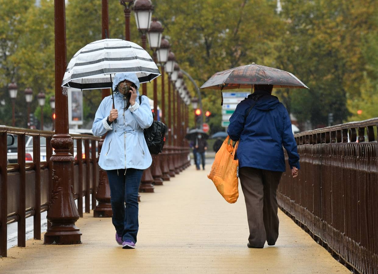 Fotos: Día de lluvia en Valladolid por el paso de la borrasca &#039;Bárbara&#039;
